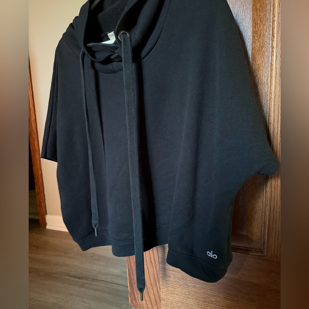 Alo yoga short sleeve hoodie